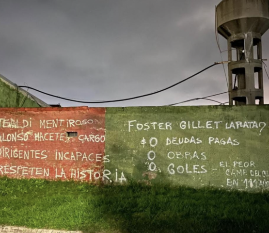pintadas contra Foster Gillett, Alonso y Tealdi tras el papelón histórico