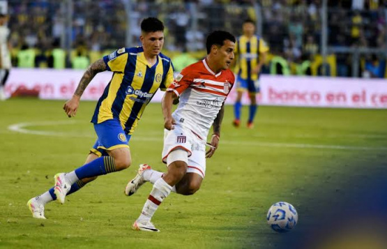 Rosario Central se despierta sobre el final, vence a Estudiantes y avanza a cuartos del Apertura