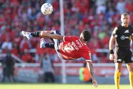  Montiel y su chilena de antología meten a Independiente en cuartos