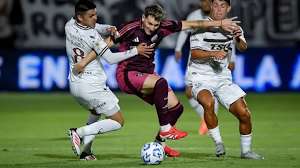  Preocupación en Platense por el césped del Monumental: 