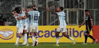 Racing aplastó a Colo-Colo y se metió en octavos con goleada histórica en Avellaneda