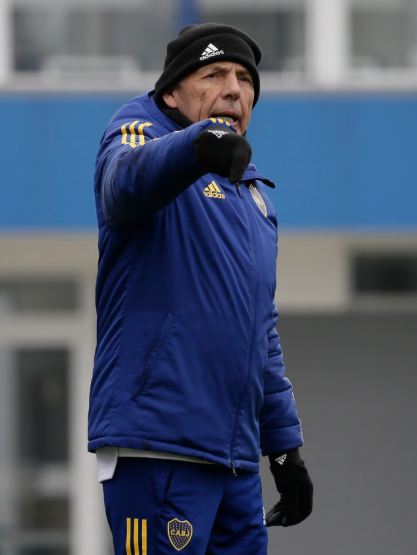 Russo, el elegido de Riquelme: cinco señales que lo acercan a su tercer ciclo en Boca