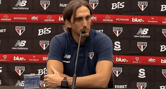 Zubeldía, en el ojo de la tormenta: su reacción tras la denuncia de xenofobia que sacudió la Libertadores