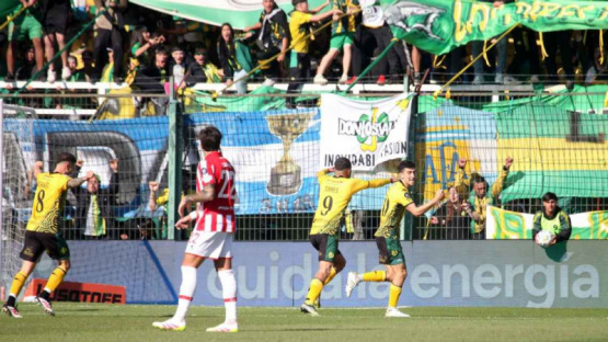 Aldosivi hace historia en la Copa Argentina: ¡El tiburón mordió al Pincha y su arquero destronó a Gatti!*