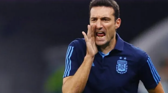 Scaloni define esquema para recibir a Colombia con Messi y variantes jugosas