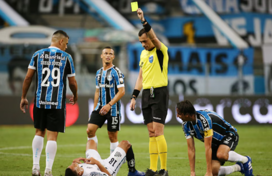 El juez de la polémica: quién es Juan Gabriel Benítez, el árbitro que preocupa a la Selección