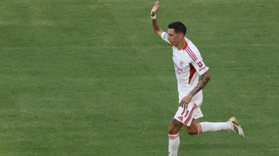 Di María marca penal y aclara: “Saludé a mi familia” en Miami