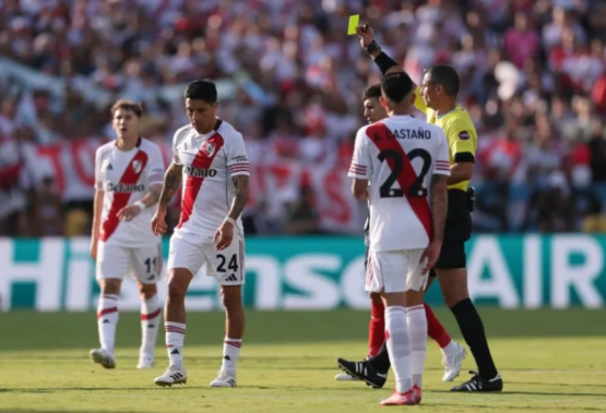 Enzo Pérez explosionó por las amarillas: “Nos sacaron muy rápido a Castaño y a mí”