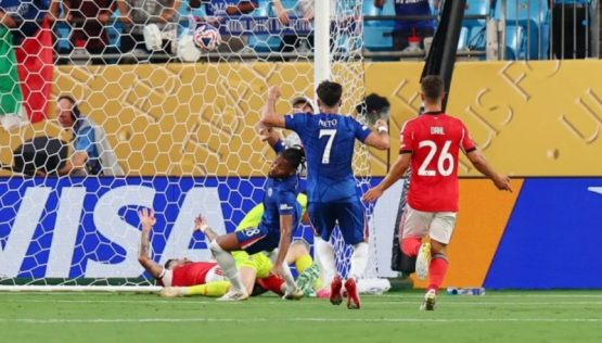 Chelsea se impuso 4-1 a Benfica tras una épica maratón y tormenta