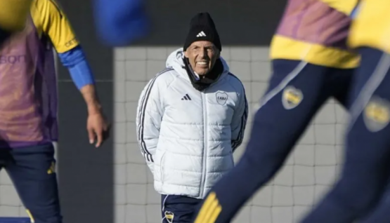 Russo ya tiene el 11 para el debut y mete mano en el medio