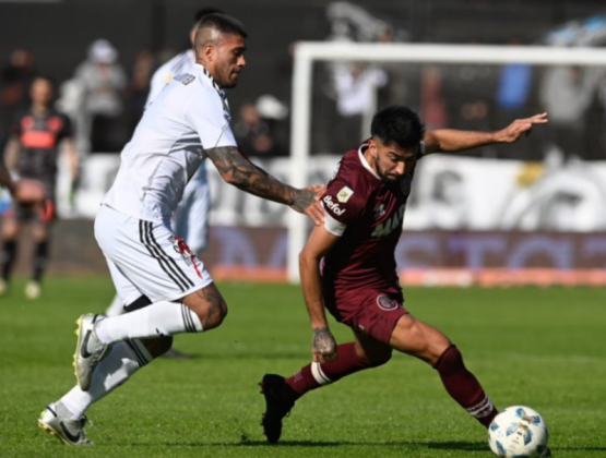 Riestra sorprendió y venció 1-0 a Lanús en un debut de alto impacto
