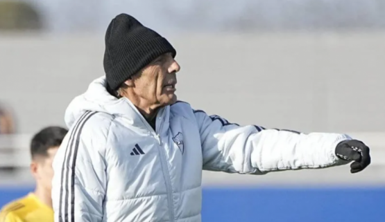 La columna vertebral de Russo: Marchesín, Costa, Paredes y Merentiel