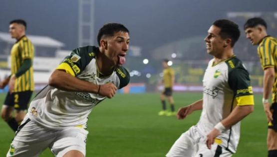 Defensa se subió a la punta con 2-0 a Aldosivi en Varela