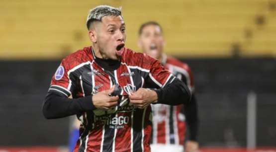 Central Córdoba goleó 3-0 y clasificó a octavos en Montevideo