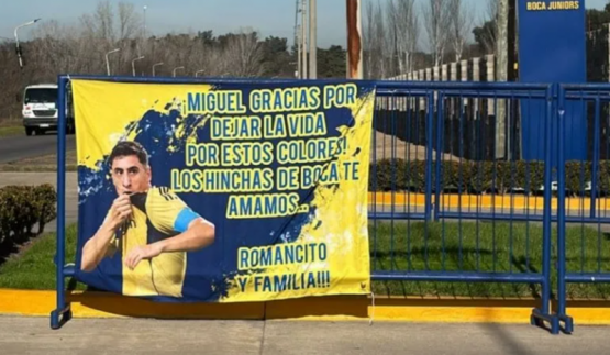 La bandera de amor a Merentiel: “Miguel, los hinchas de Boca te amamos”