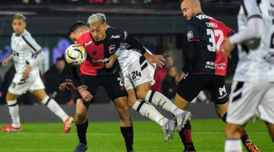 Newell’s y Central Córdoba empataron 1-1 en un clásico de Rosario de alto voltaje