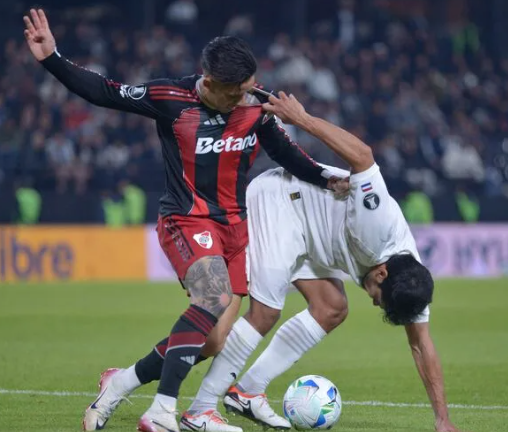 River mostró otra cara, pero empató 0-0 con Libertad en la ida de octavos