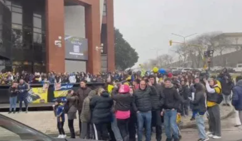 Boca recibió su recibimiento: Mar del Plata lo llenó de ovaciones y fotos