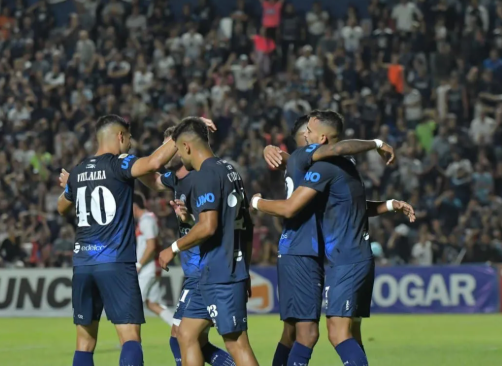 ¡Fiesta en el Gargantini! Independiente Rivadavia venció 2-1 a Argentinos con uno menos