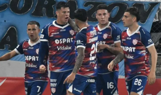 Se hunde Racing: Unión lo derrotó 3-2 y prolongó su pesadilla en Avellaneda
