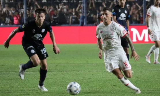 Independiente Rivadavia dio el golpe y superó 2-1 a Huracán 