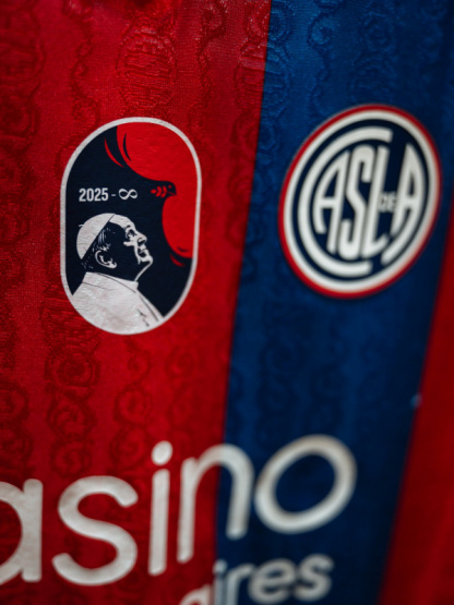 San Lorenzo homenajeó al Papa Francisco ante Vélez en el Nuevo Gasómetro