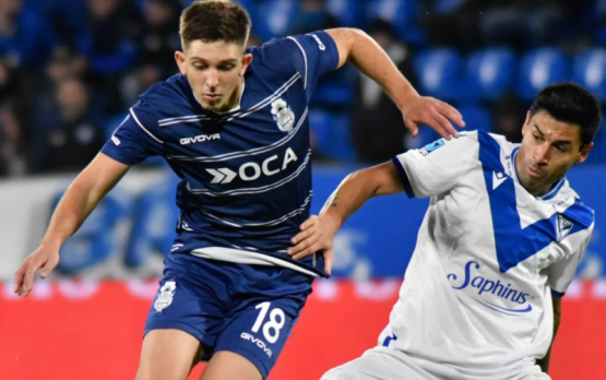 Batacazo en Liniers: Gimnasia eliminó a Vélez y se metió en cuartos