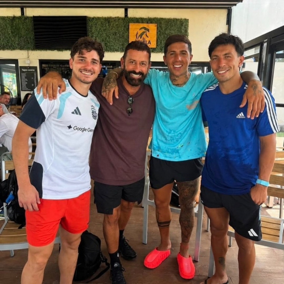 Julián, Enzo y Licha disfrutan de unas vacaciones juntos en Ibiza