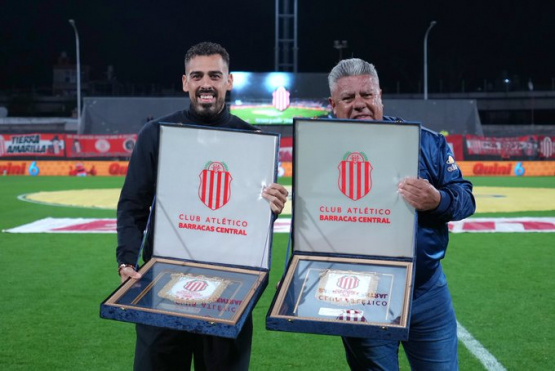 Matías Tapia agradeció a Chiqui Tapia por las nuevas luces del estadio