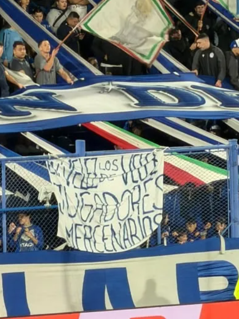 protesta del plantel y furia de los hinchas